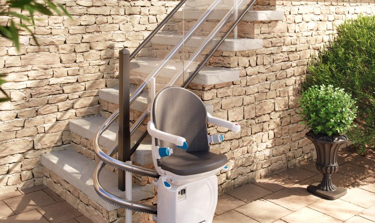 Un monte-escalier extérieur pour profiter de son jardin